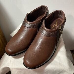 Easy Street Comfort Wave Easy Motion soles Women's Clogs Size 8